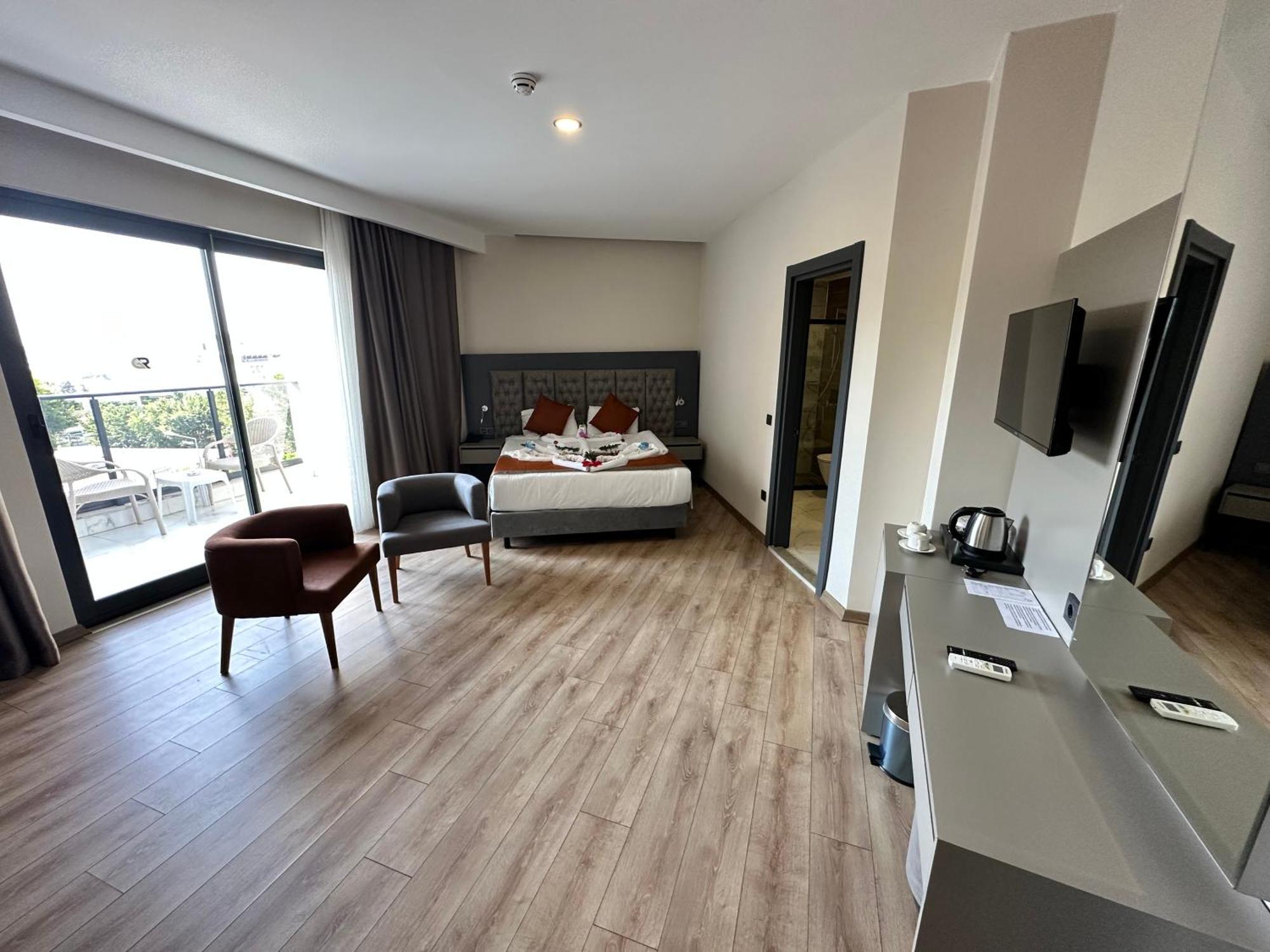 Side Golden Rock Hotel&Spa ภายนอก รูปภาพ